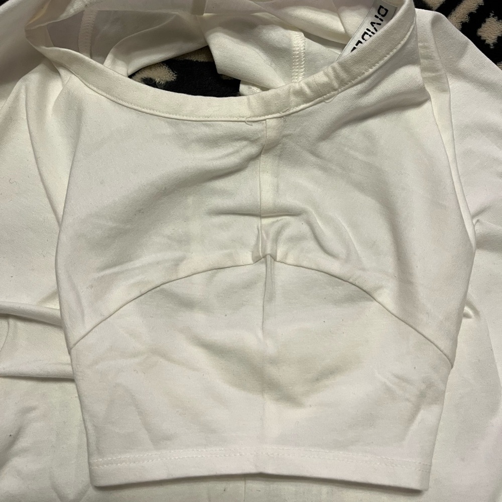 Dividcd Nwot Basic White Too. Size Medium - image 3